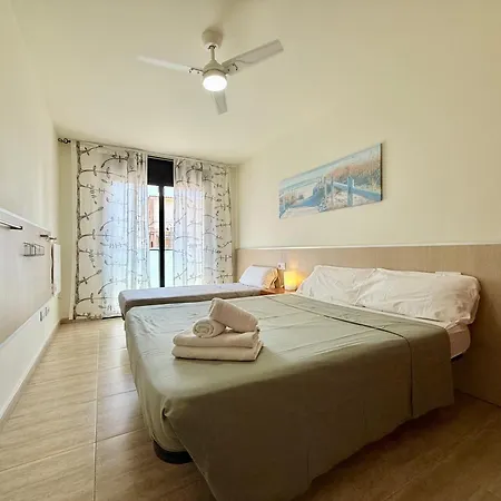 Oasis Lloret يوريت دي مار