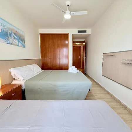Oasis Lloret شقة يوريت دي مار